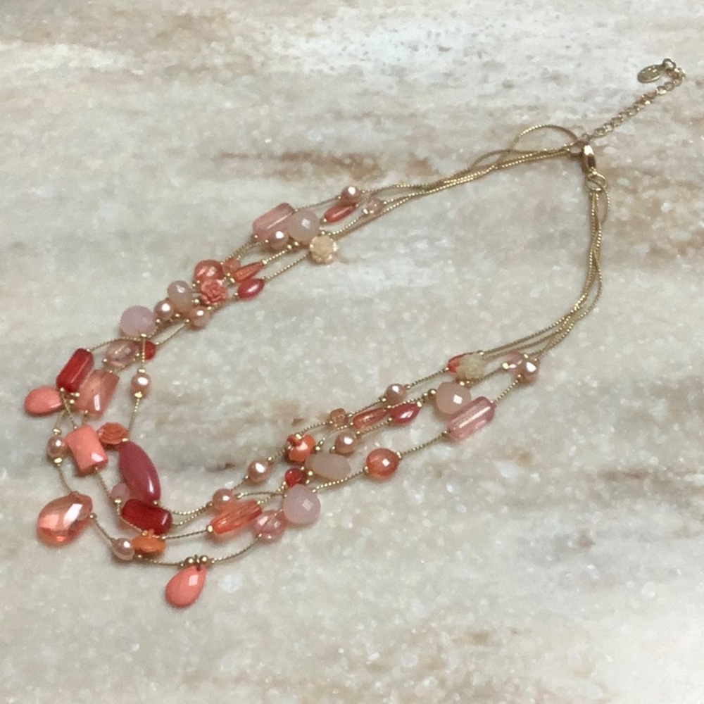 😍Pink/Coral Three Strand Gold Tone Necklace😍
